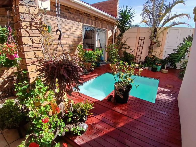 5 Bedroom Property for Sale in Stilbaai Wes Western Cape